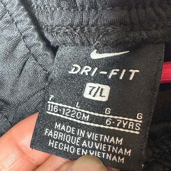 Nike Dri-FIT Black and Gray Tag - Picture 2 of 6